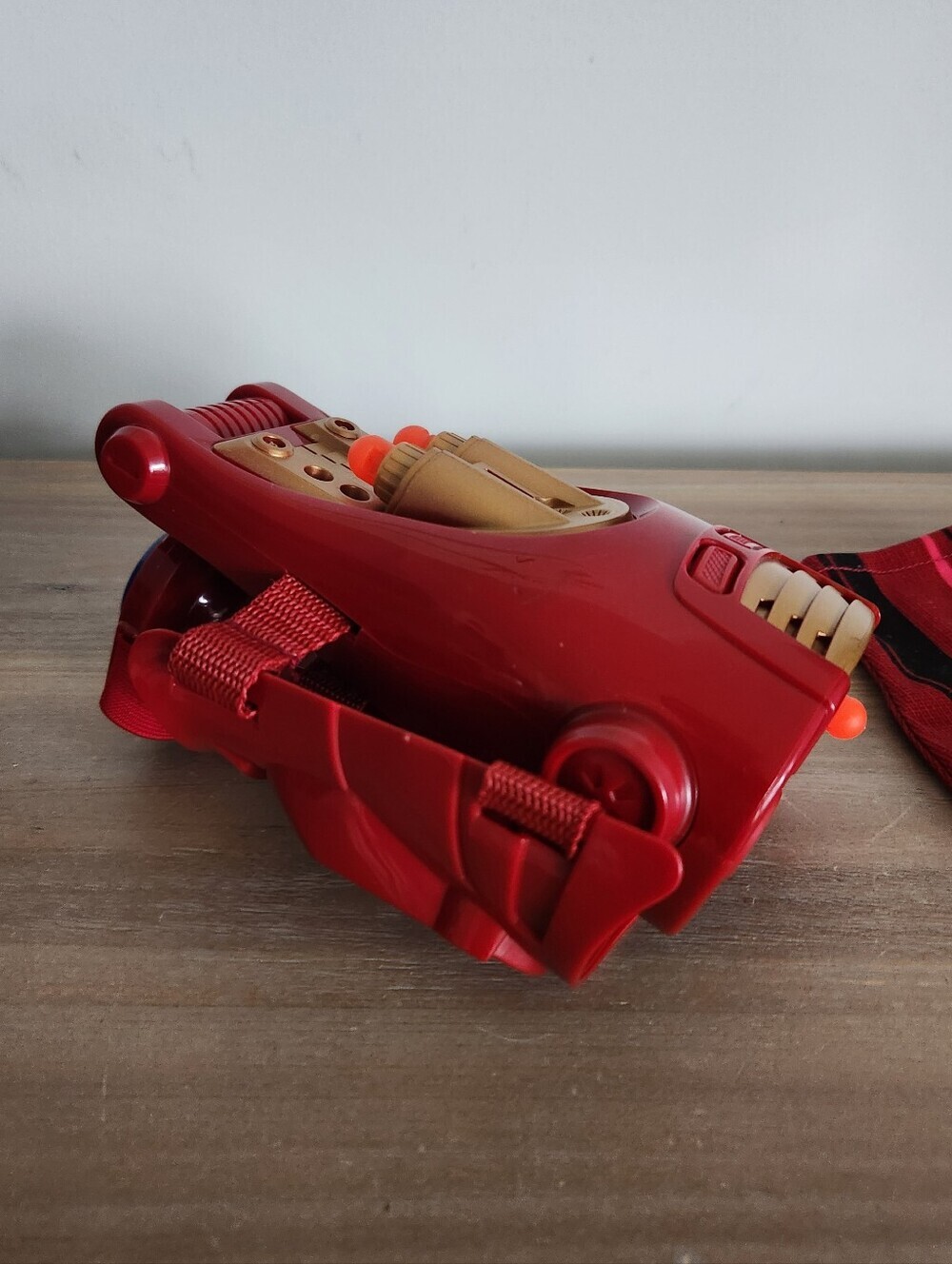 Marvel Avengers Iron Man Tri-Power Repulsor Gauntlet Toy Lights & Sound - Picture 6 of 10